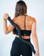 שחור W אישה עם מוט