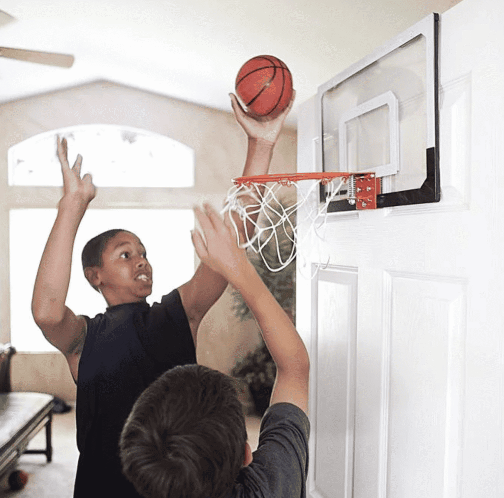 לוח כדורסל נתלה