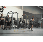 אימון חדר כושר עם משוכות