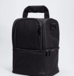 תיק צידנית שחור עם רוכסנים וחבילות קרח לבקבוקים