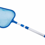 רשת לניקוי בריכה כחולה